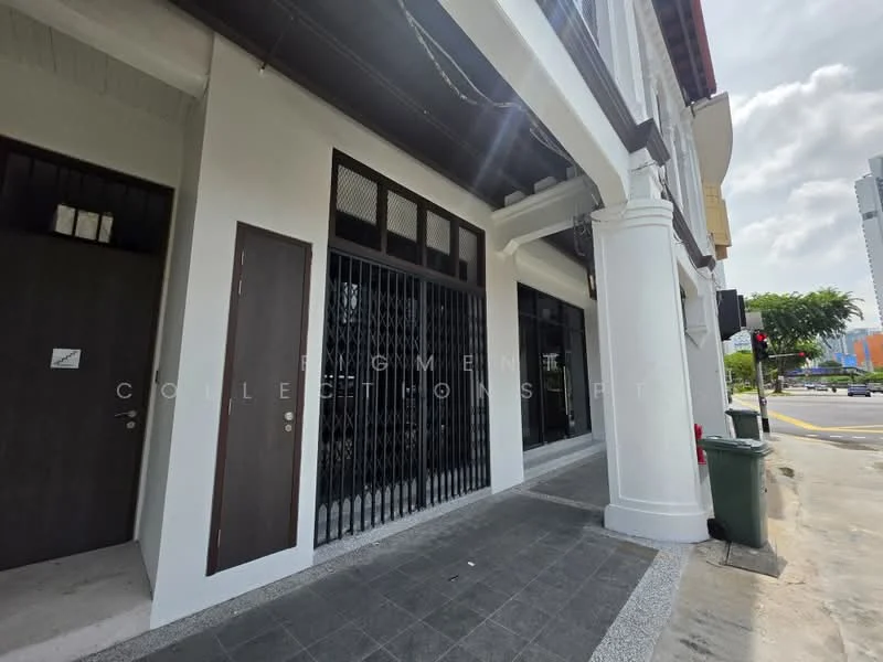The five-foot way and ground-floor frontage at 589 and 591 Serangoon Road